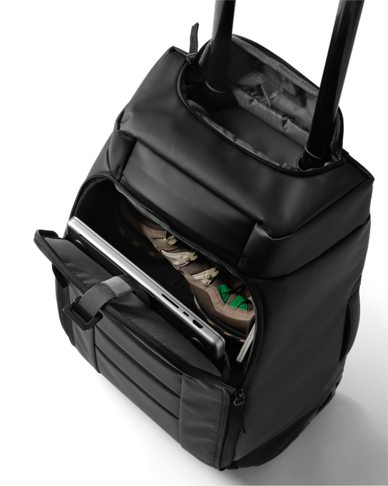 Batoh DB Hugger Roller Bag Příruční 40L Black - 2024/25