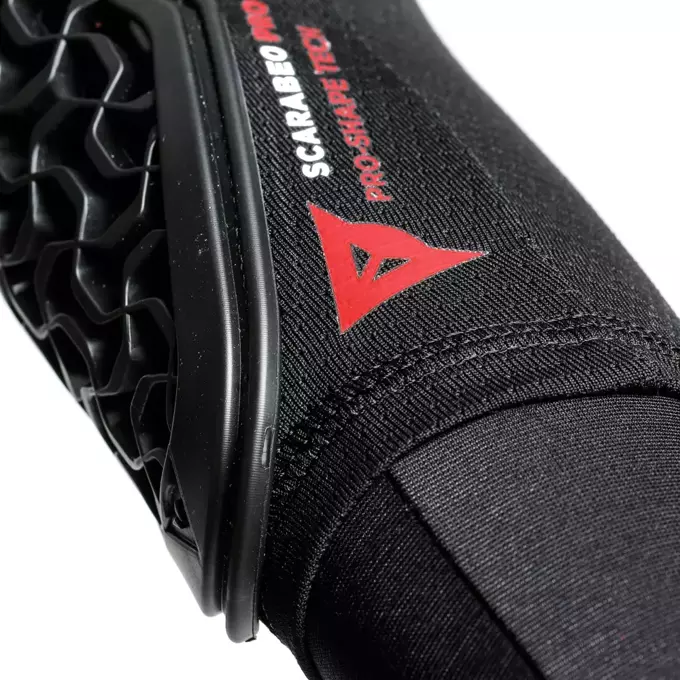 Chrániče kolien Dainese Scarabeo Pro Knee Guards  Black - 2023