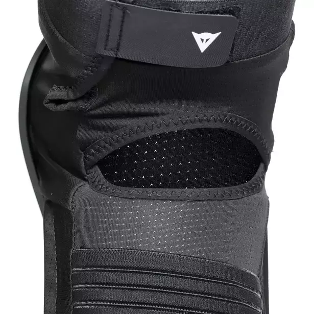 Kolenné chrániče Trail Skins Pro Knee Guards Black - 2023